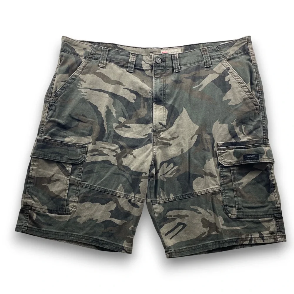 Wrangler Mens Relaxed Fit Camo Cargo Shorts Green Brown Size 44x10 112336219